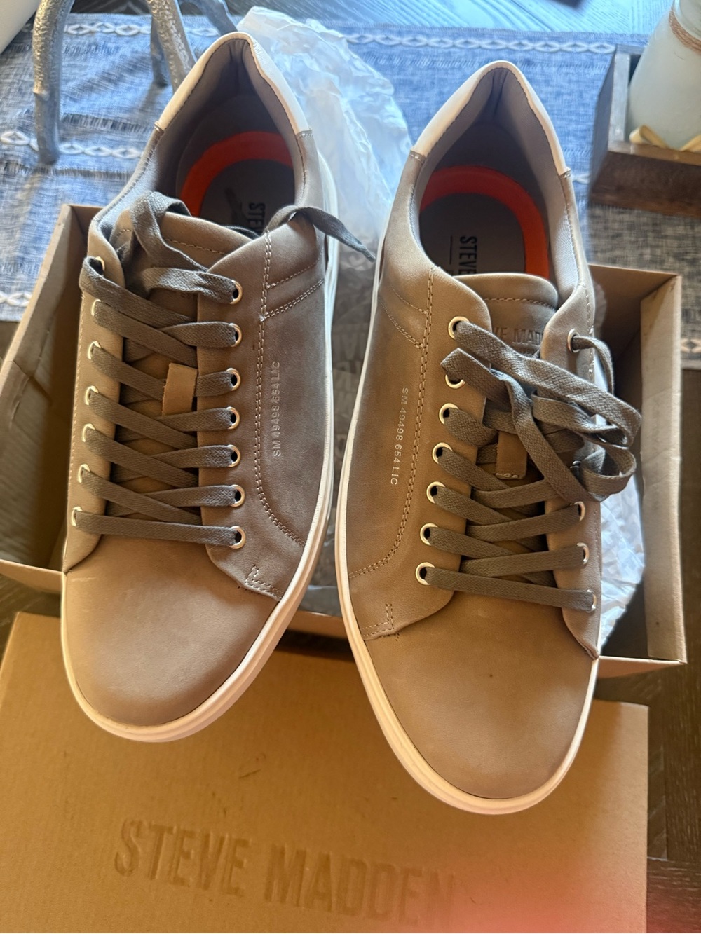Steve Madden Men’s Taupe Low-Top Lace-Up Sneakers new in box
